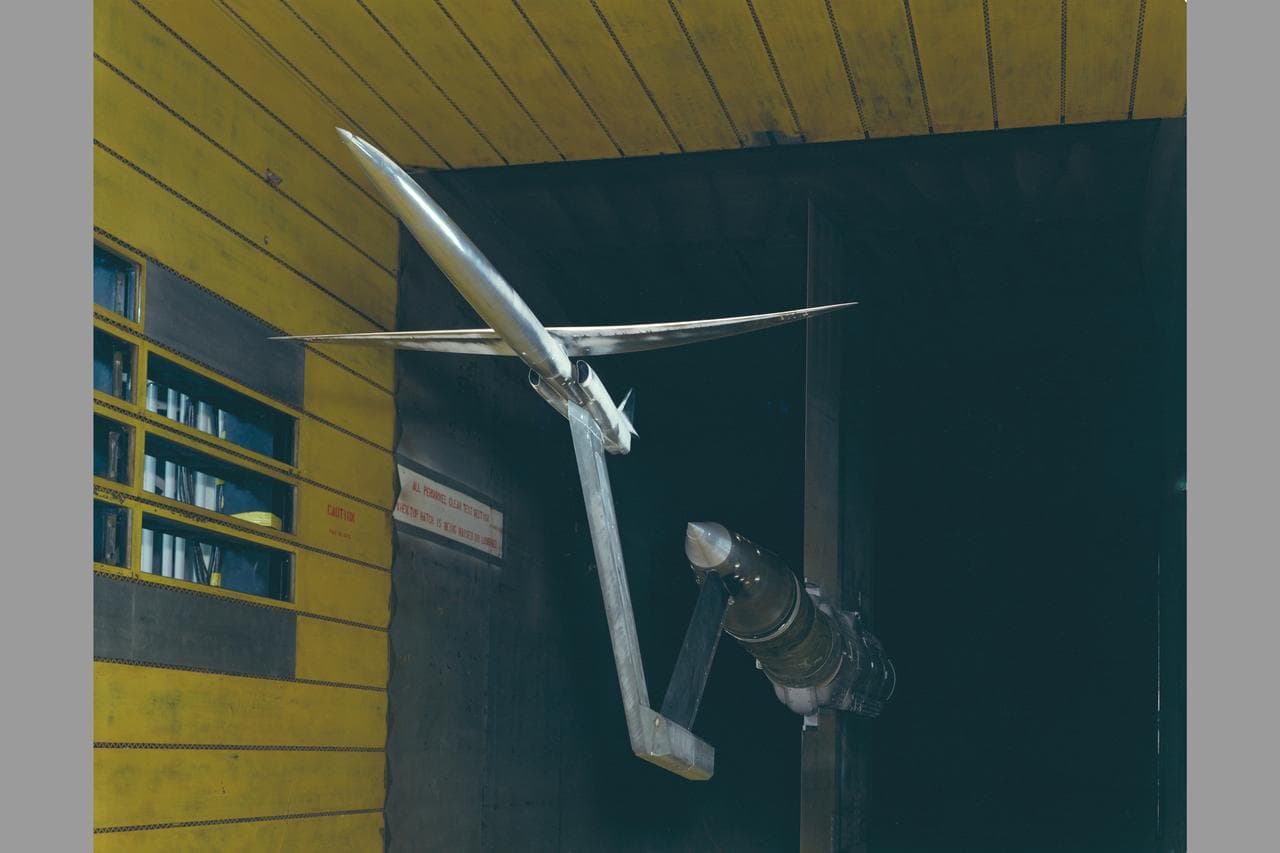Wind, tunnel, oblique