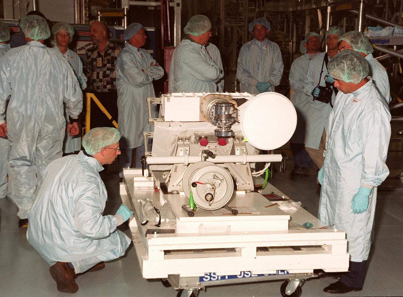 Workers, space, station