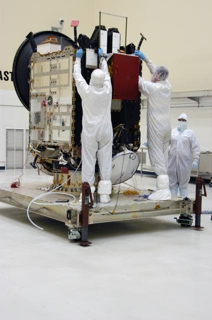 Dawn Spacecraft Processing
