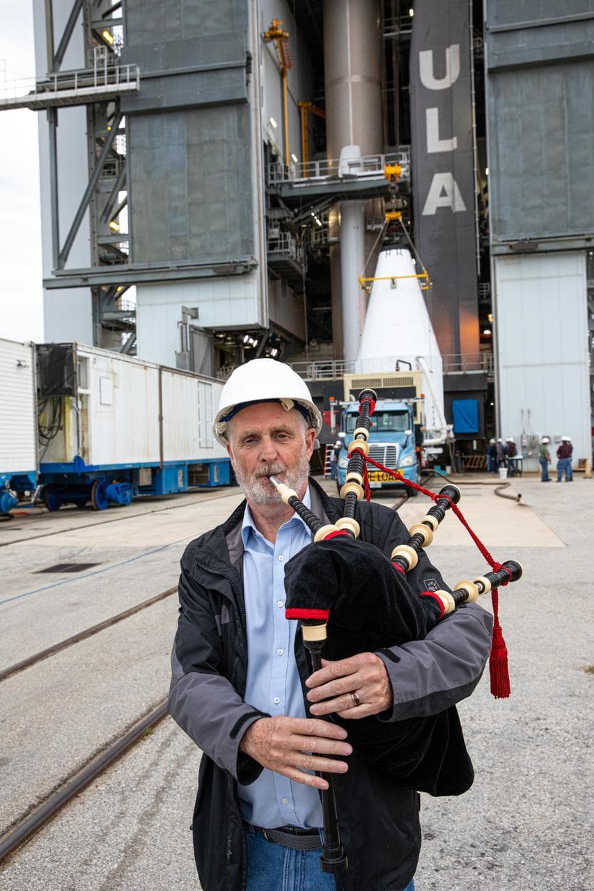 Solar Orbiter Spacecraft Lift and Mate