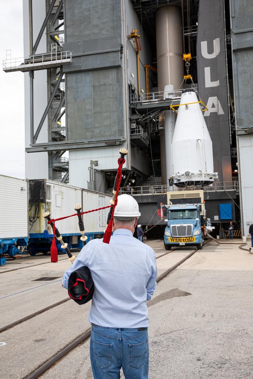 Solar Orbiter Spacecraft Lift and Mate