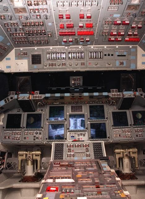 Cockpit, orbiter, atlantis