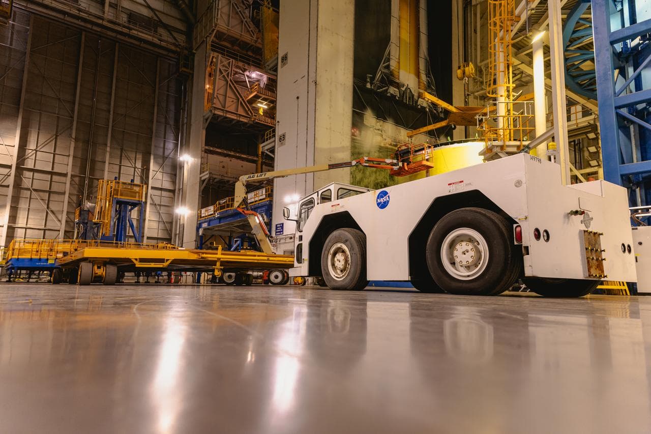 Artemis V Engine Section Barrel Enters Vertical Assembly Center