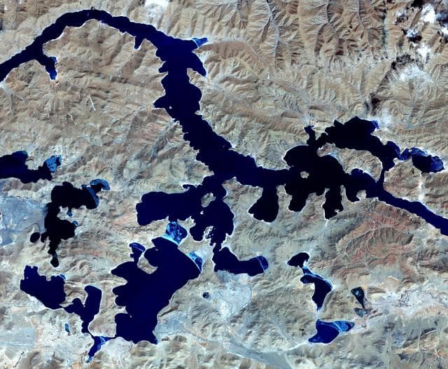 Yamzho Yumco Lake, Tibet