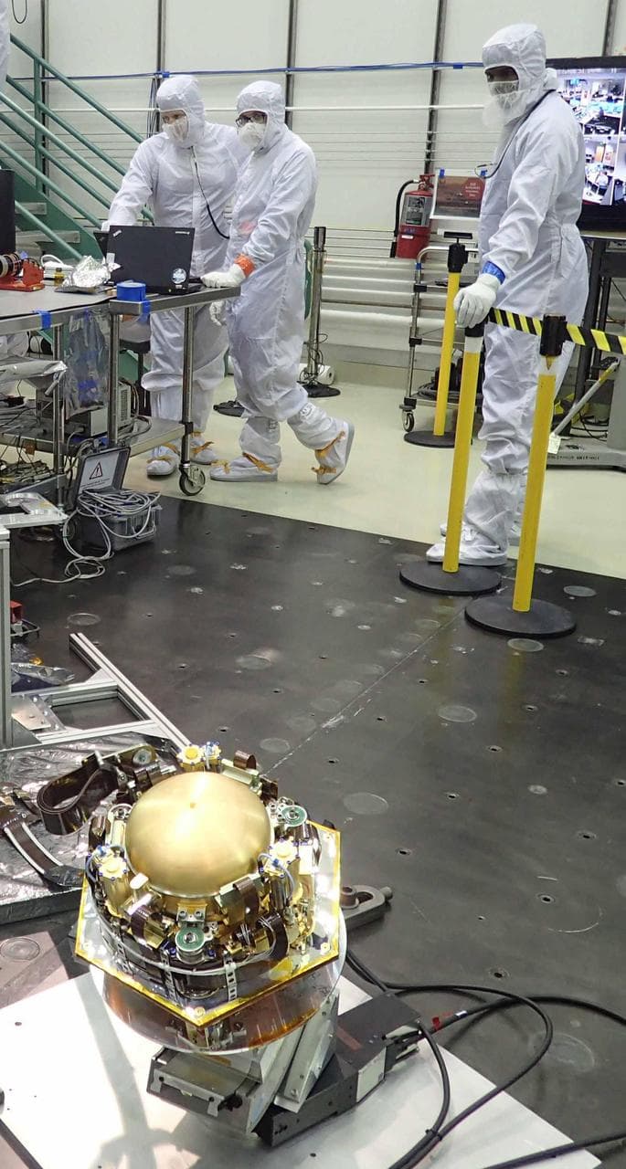 Bench Checkout of InSight's Seismometer Instrument