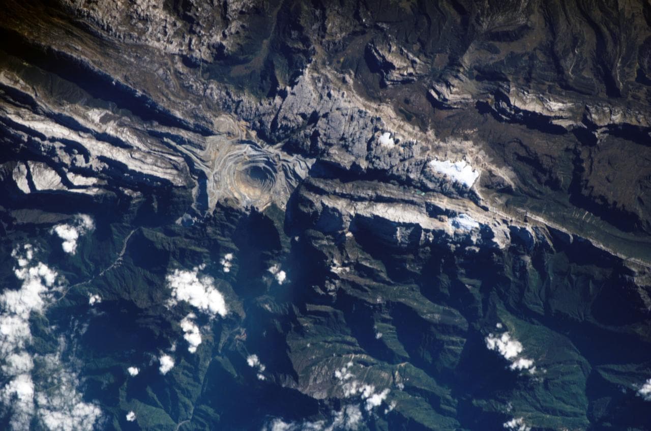 Earth observation taken by the Expedition 11 crew