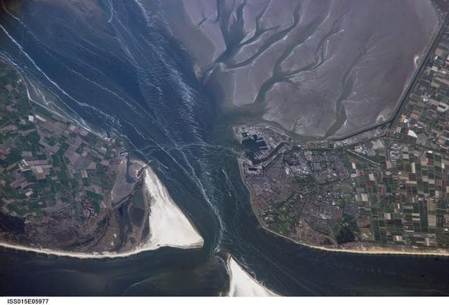 Earth Observations taken by the Expedition 15 Crew