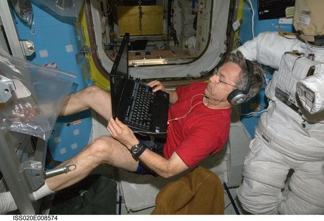 June, canadian, space