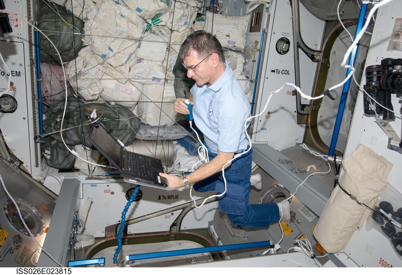 Nespoli uses laptop computer in the Node 2