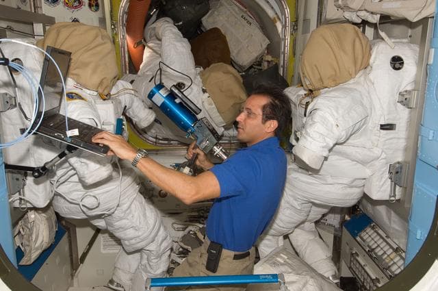 June, astronaut, acaba