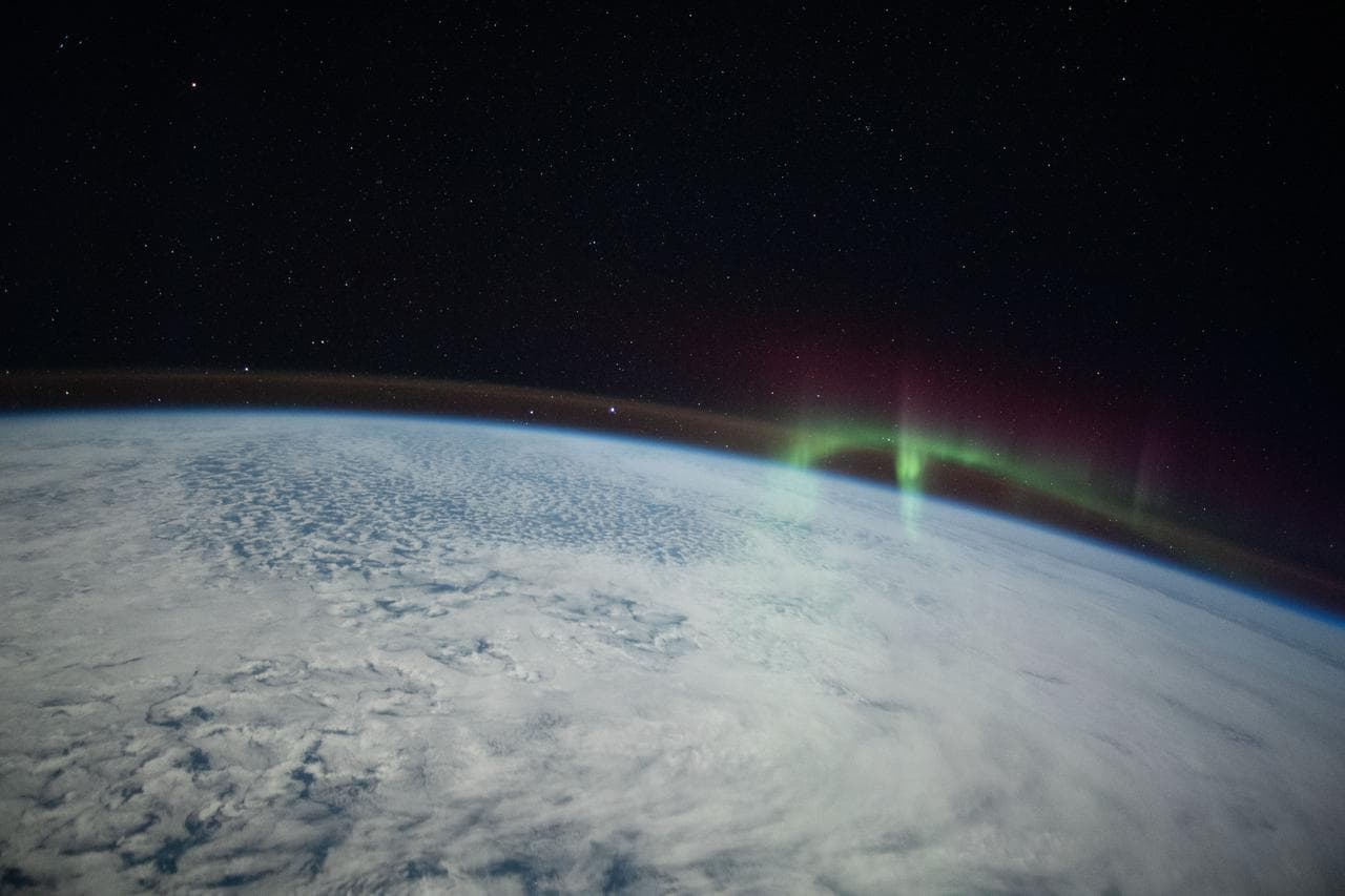 Wispy, aurora, intersecting