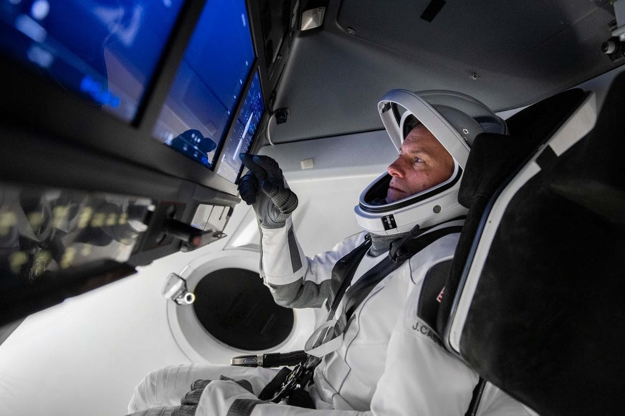 Spacex, crew, pilot
