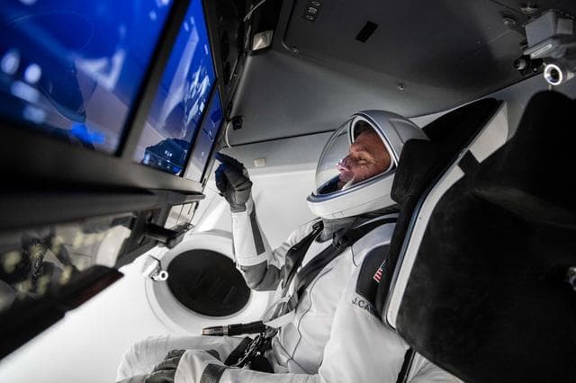Spacex, crew, pilot