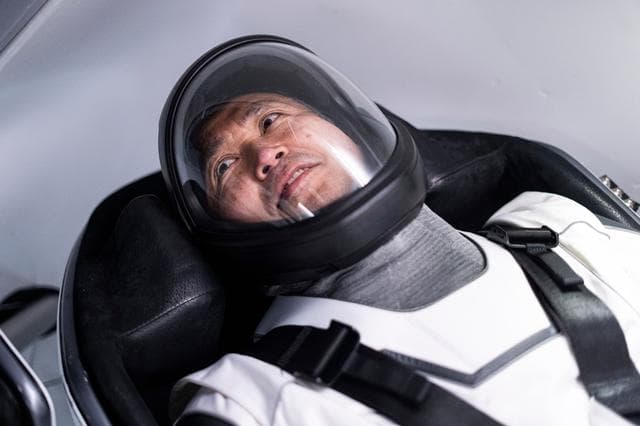 April, spacex, crew