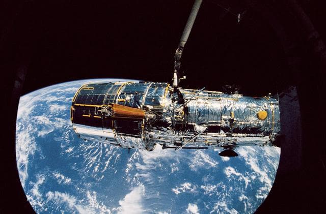 Antennas, discovery, orbiter