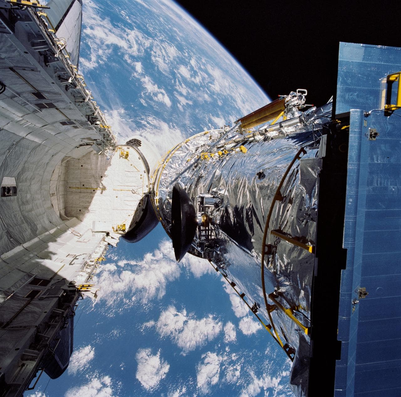 Antennas, discovery, orbiter