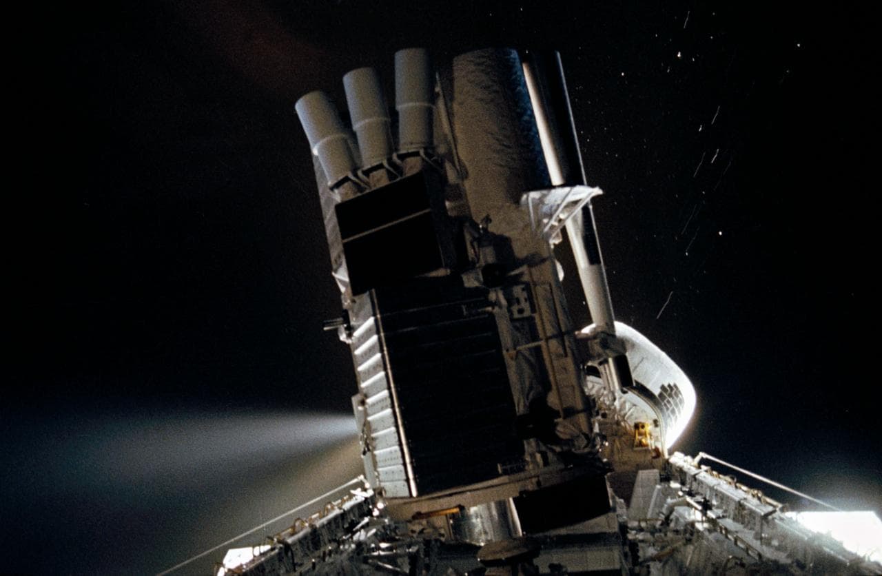 STS-35 ASTRO-1 telescopes documented in OV-102's PLB with RCS firing