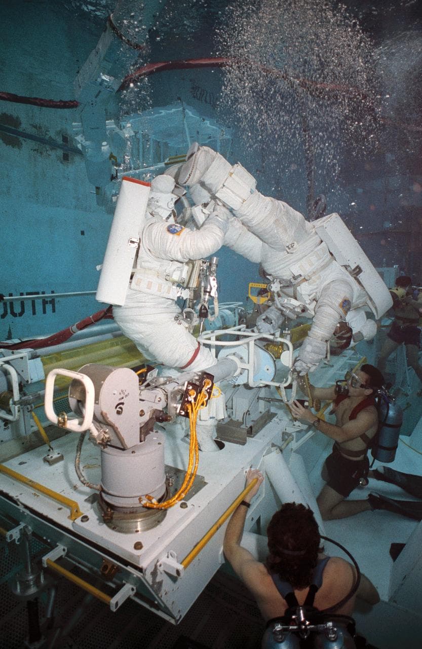 Weightless, environment, training