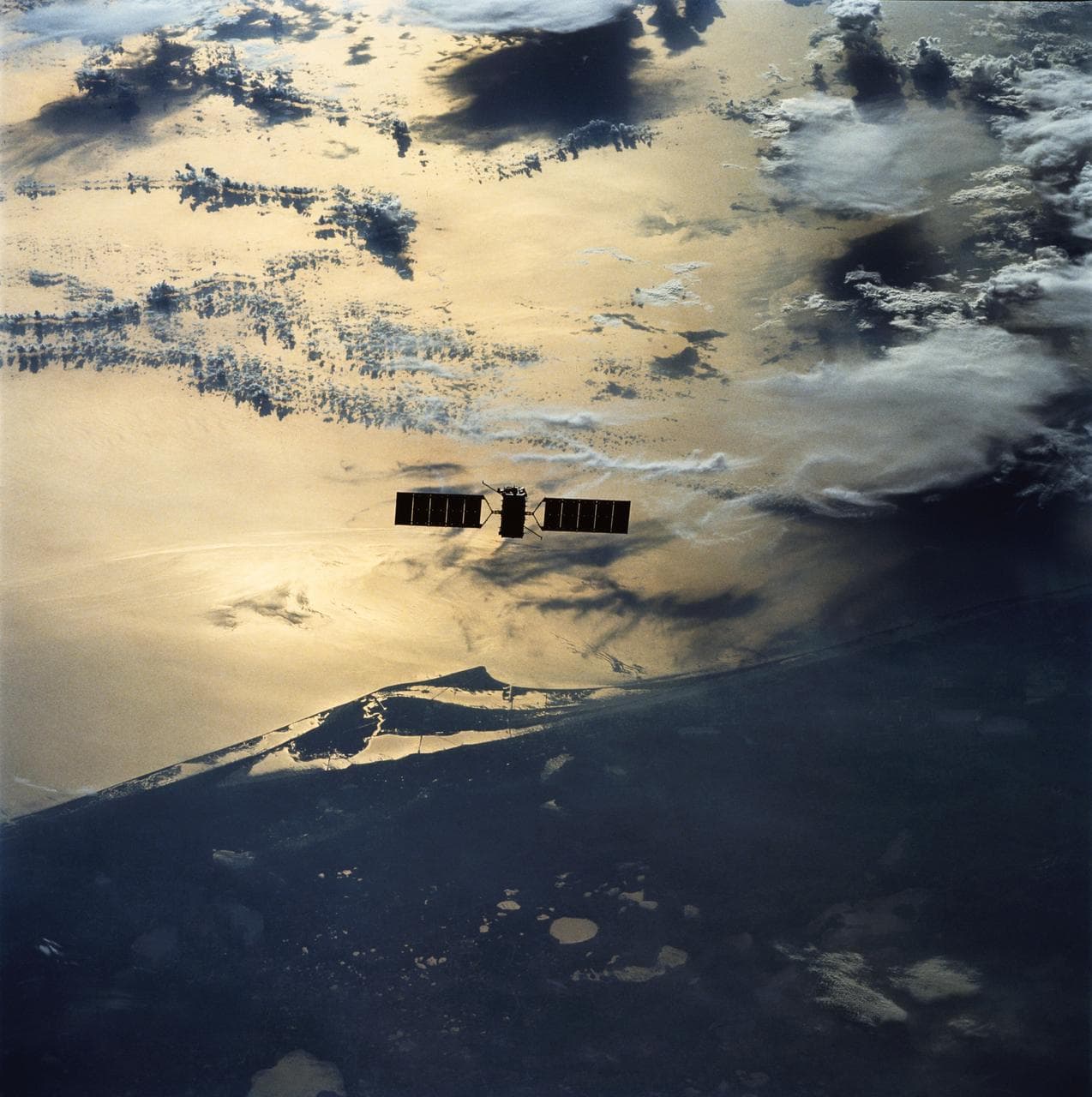 Atlantis, orbiter, earth