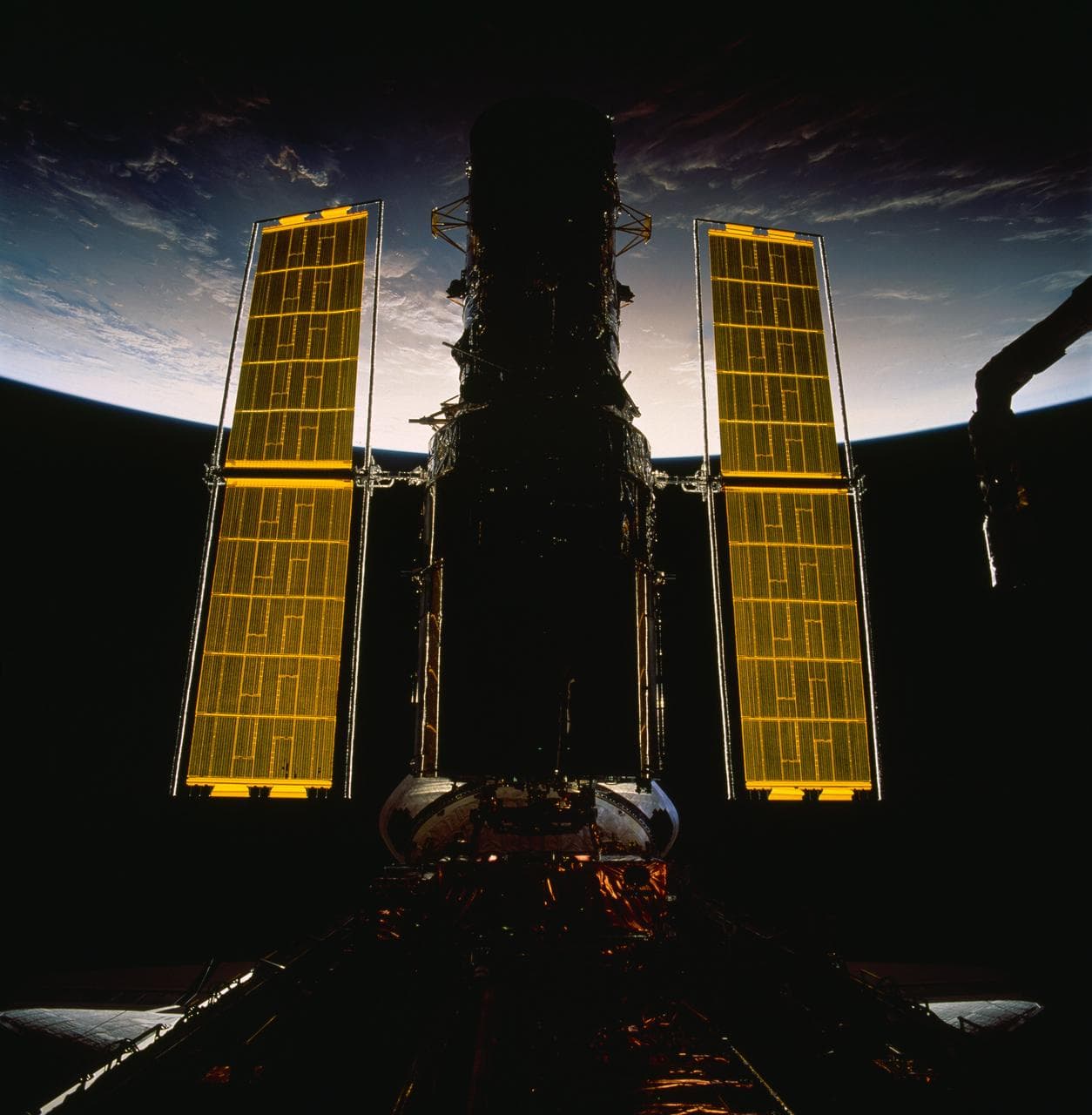 New set of solar arrays deployed on Hubble Space Telescope
