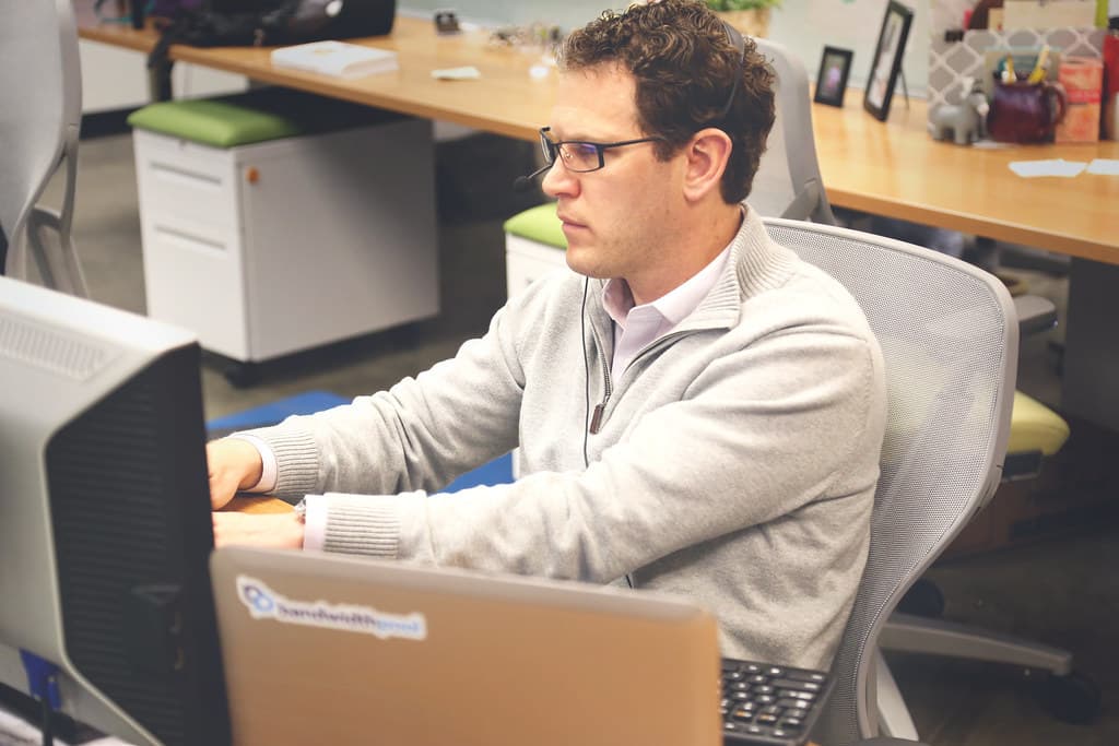 Desk-office-workspace-coworking