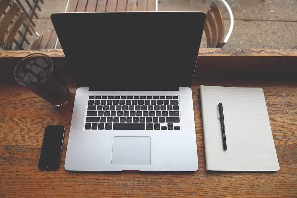 Coffee-iphone-laptop-notebook