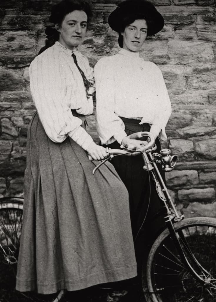 038185:Women with a bicycle Axwell Park Blaydon Unknown 1908