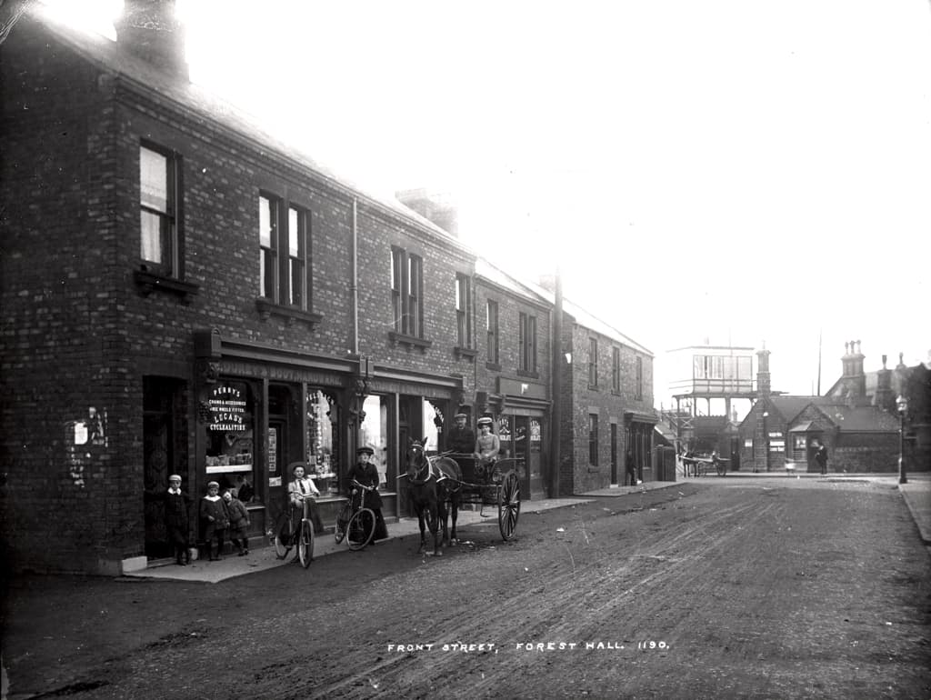 031057:Forest Hall Front Street C.1910