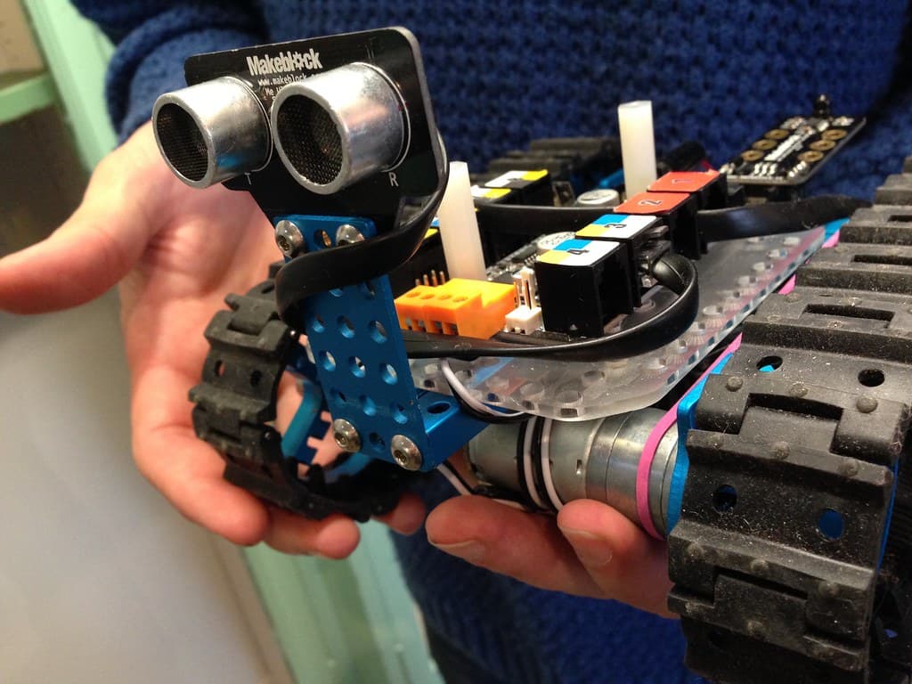 Arduino explorer robot