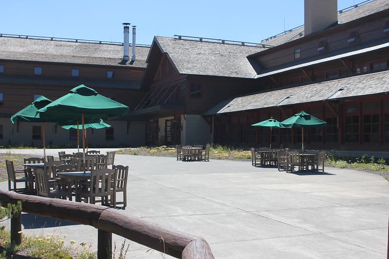 Old Faithful Snow Lodge, patio