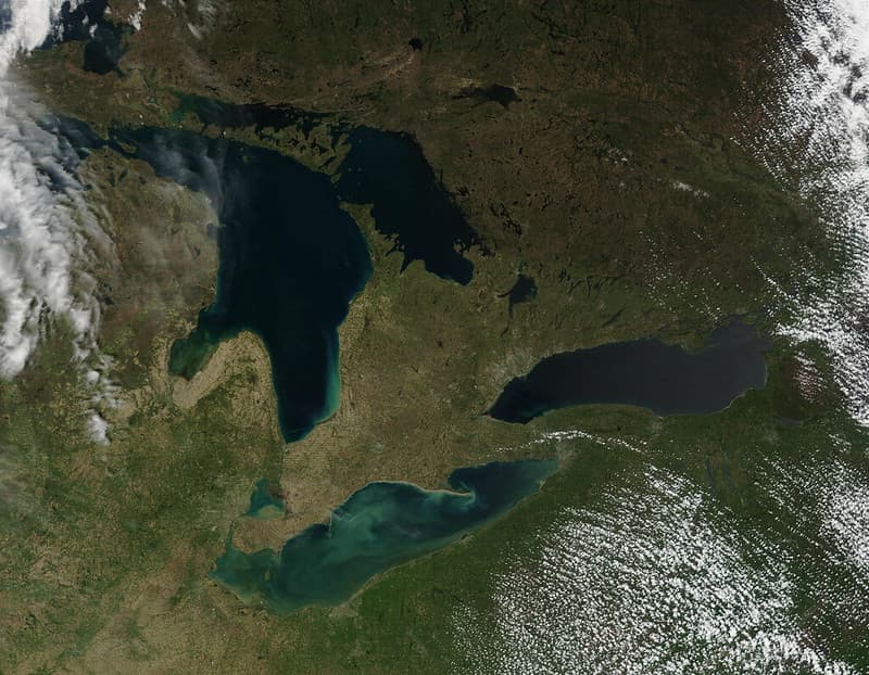Lake Erie MODIS satellite May 2002