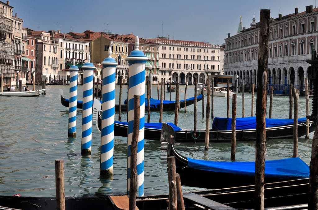 Art, canal, commons