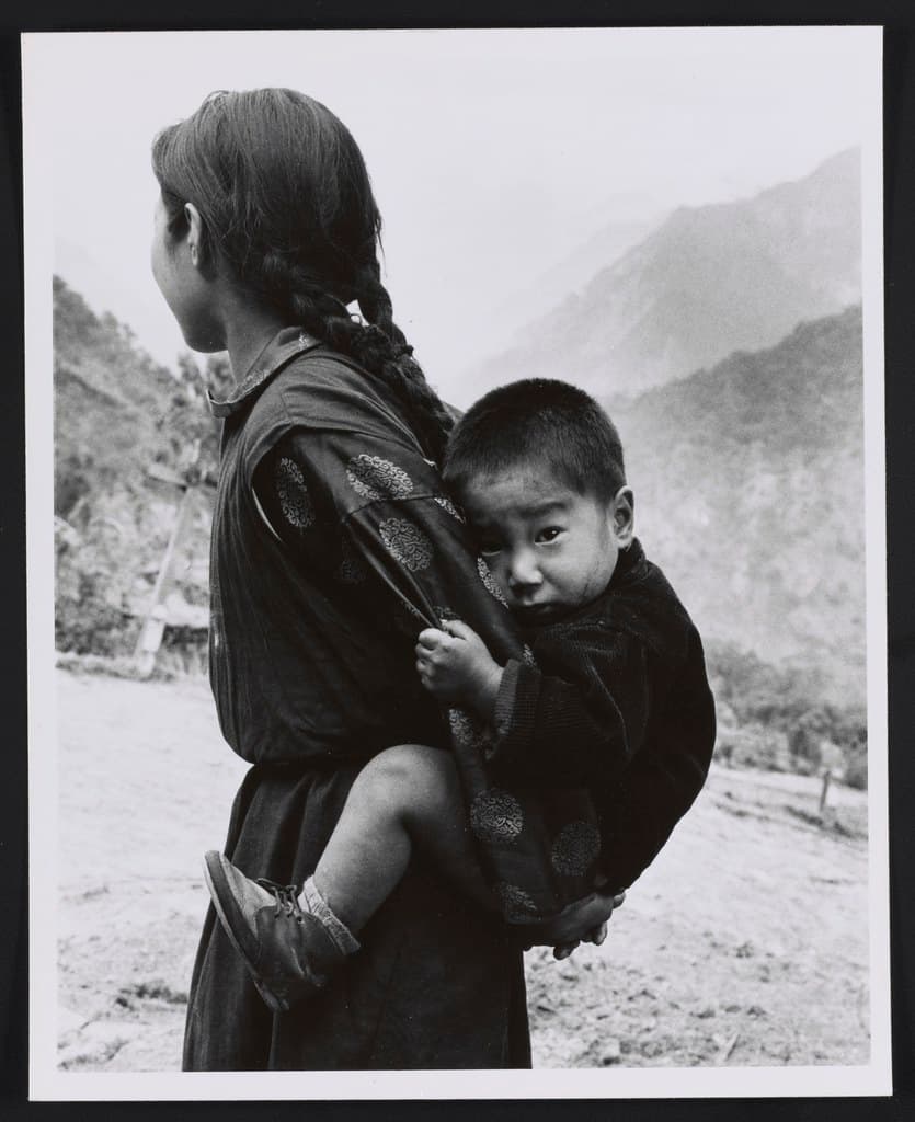 Carrying, child, woman