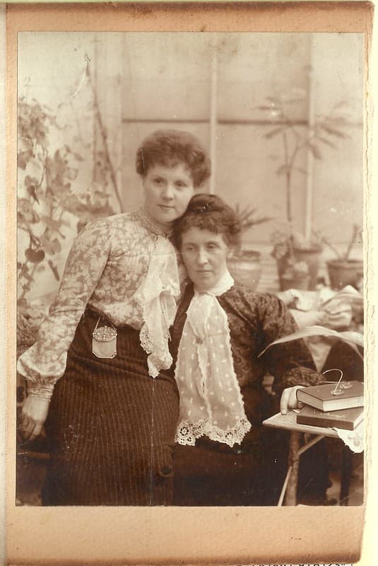 Such an intimate Edwardian portrait. Possibly two of the Hook sisters?