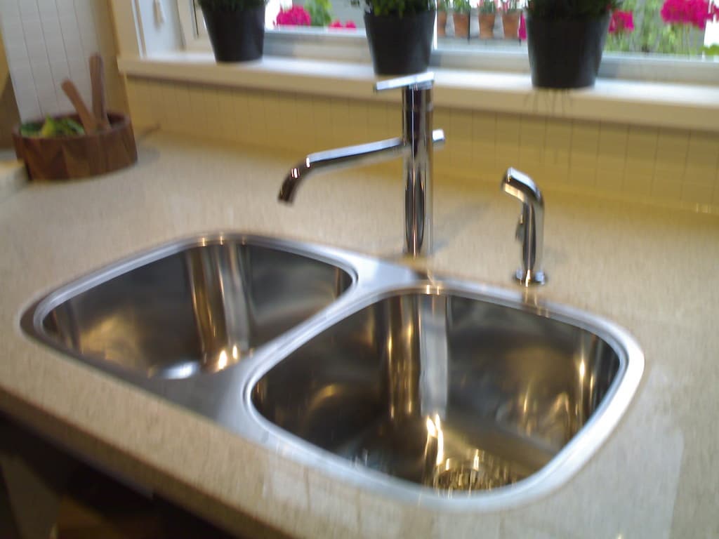 The Kitchen Sink! - Stories in East Van - Roland in Vancouver 2414