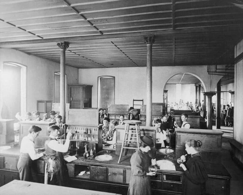 A Class of Chemistry Students in Laboratory, 1900