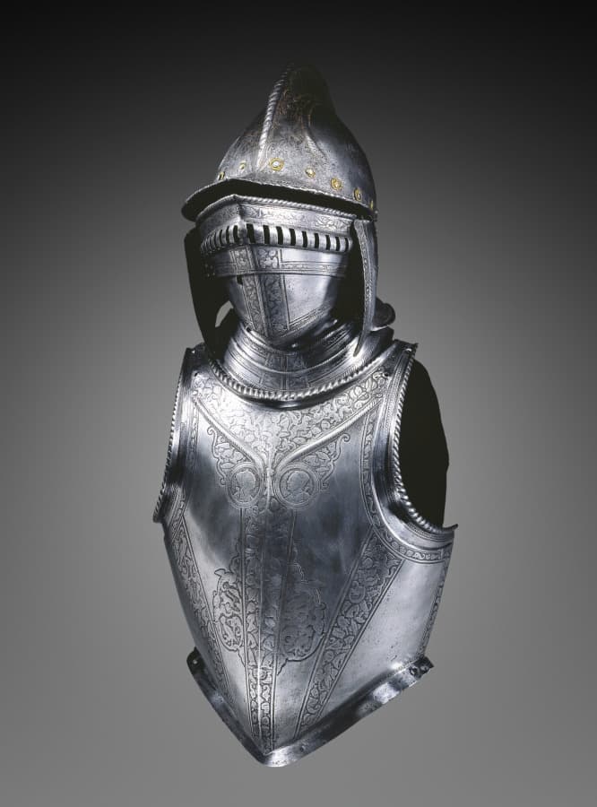 Buffe (etched with bands of trophies)