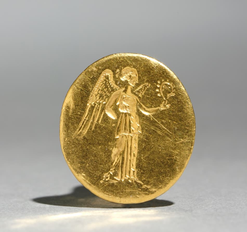 Finger Ring with Figure of Nike